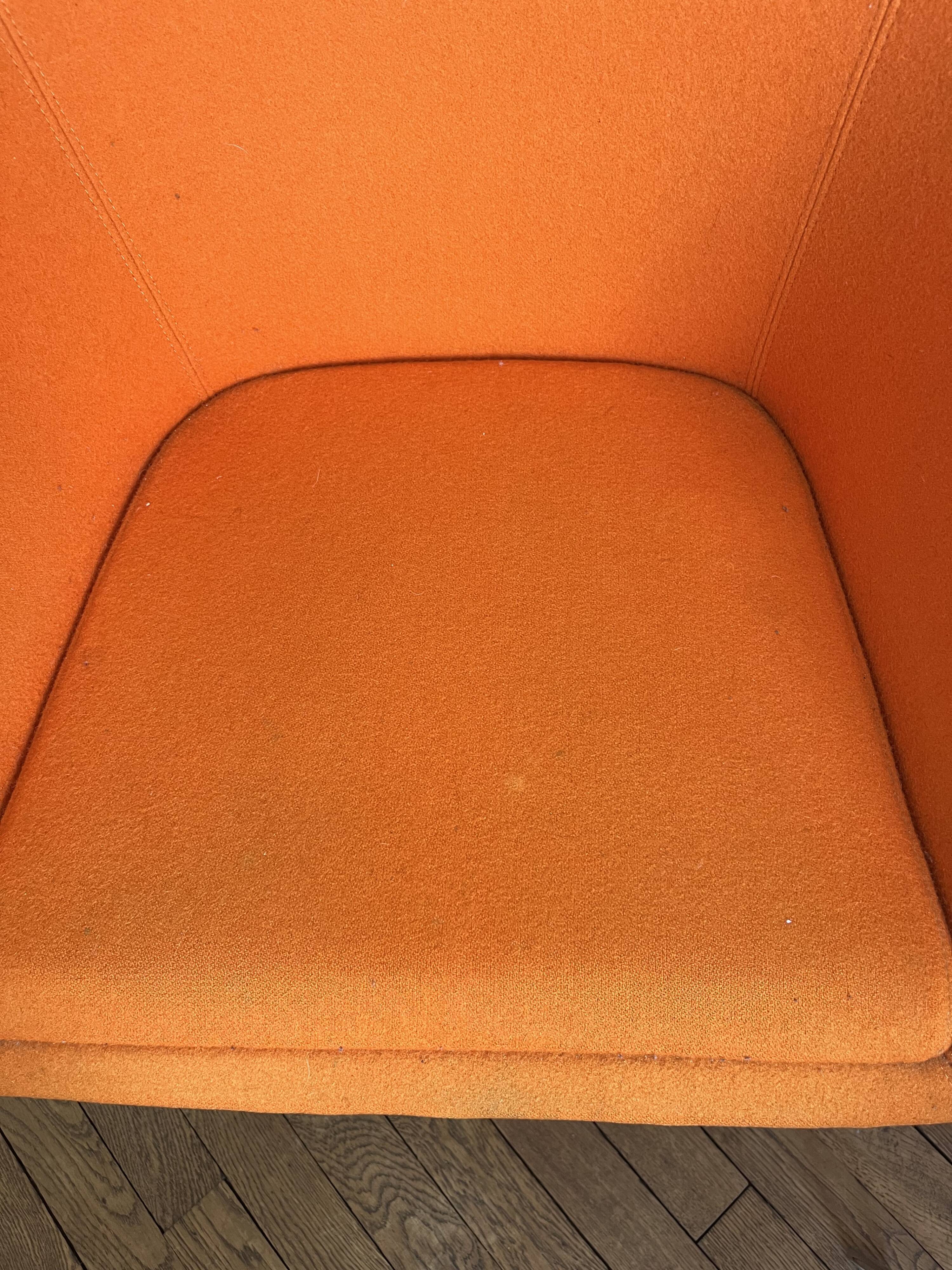 Paire de fauteuils orange 1970