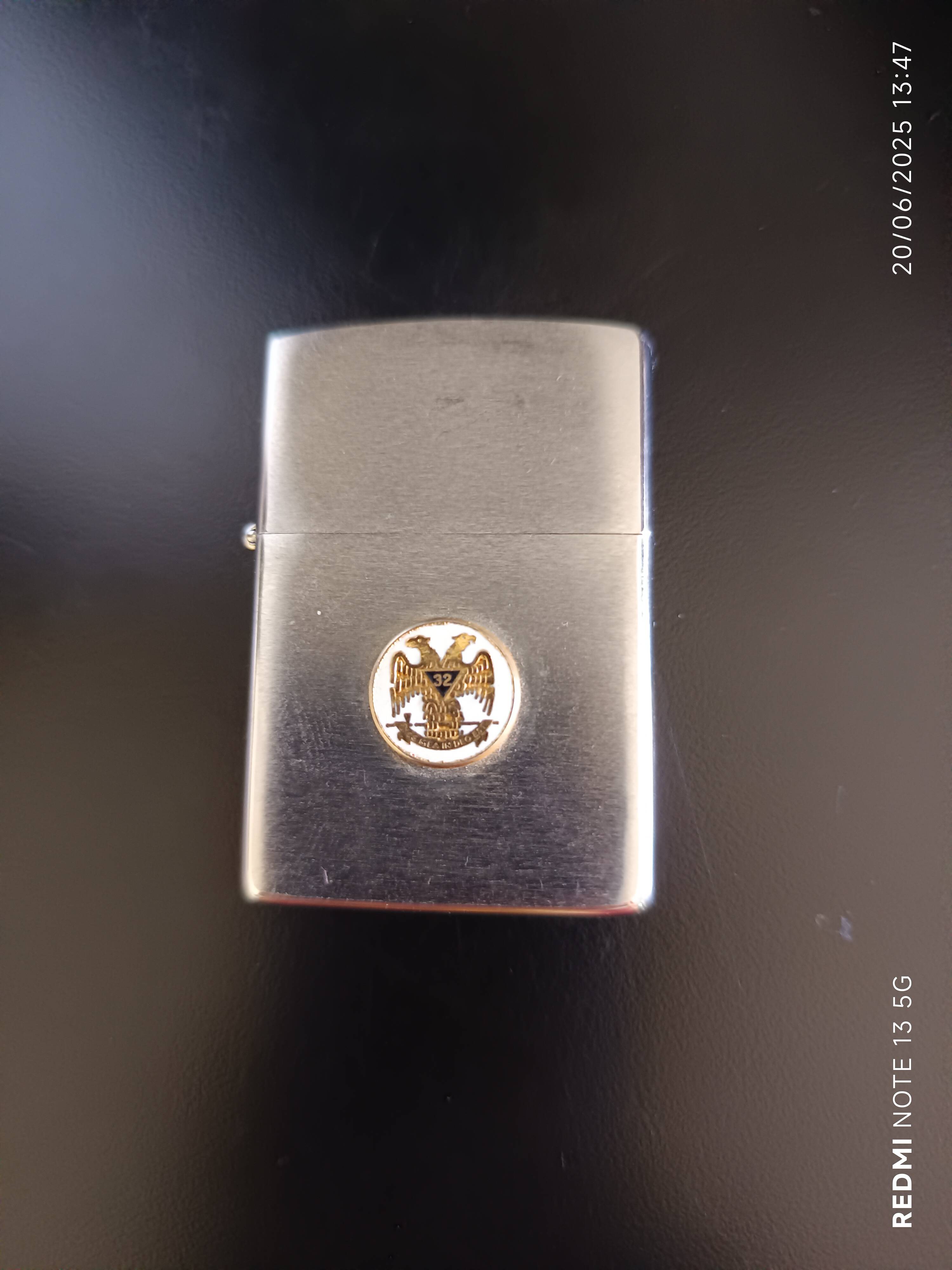 Zippo 1975 lighter with Scottish Masonic motif