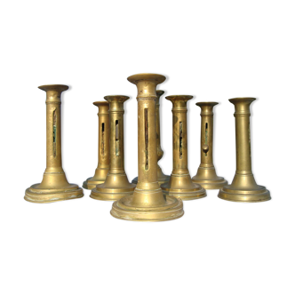 Ensemble de 8 chandeliers antiques en laiton pour l’affichage minable