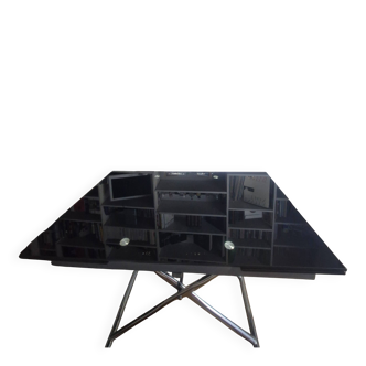 Extendable glass table