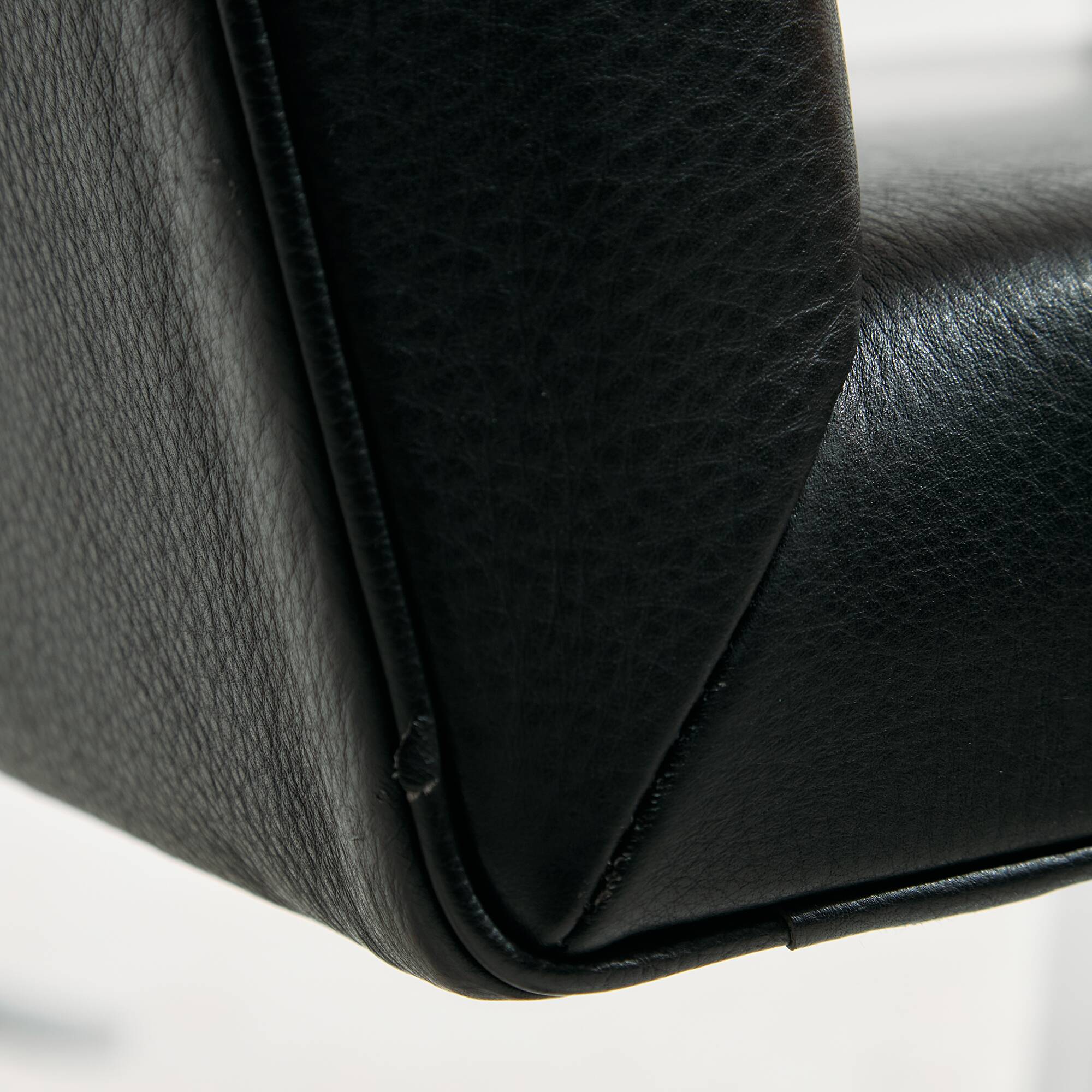 Brno armchair by Alivar