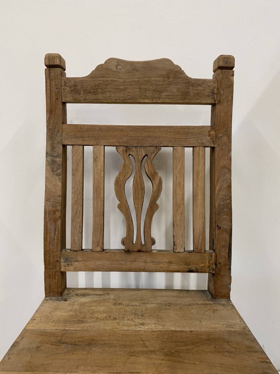 Chaise paysanne ancienne en bois