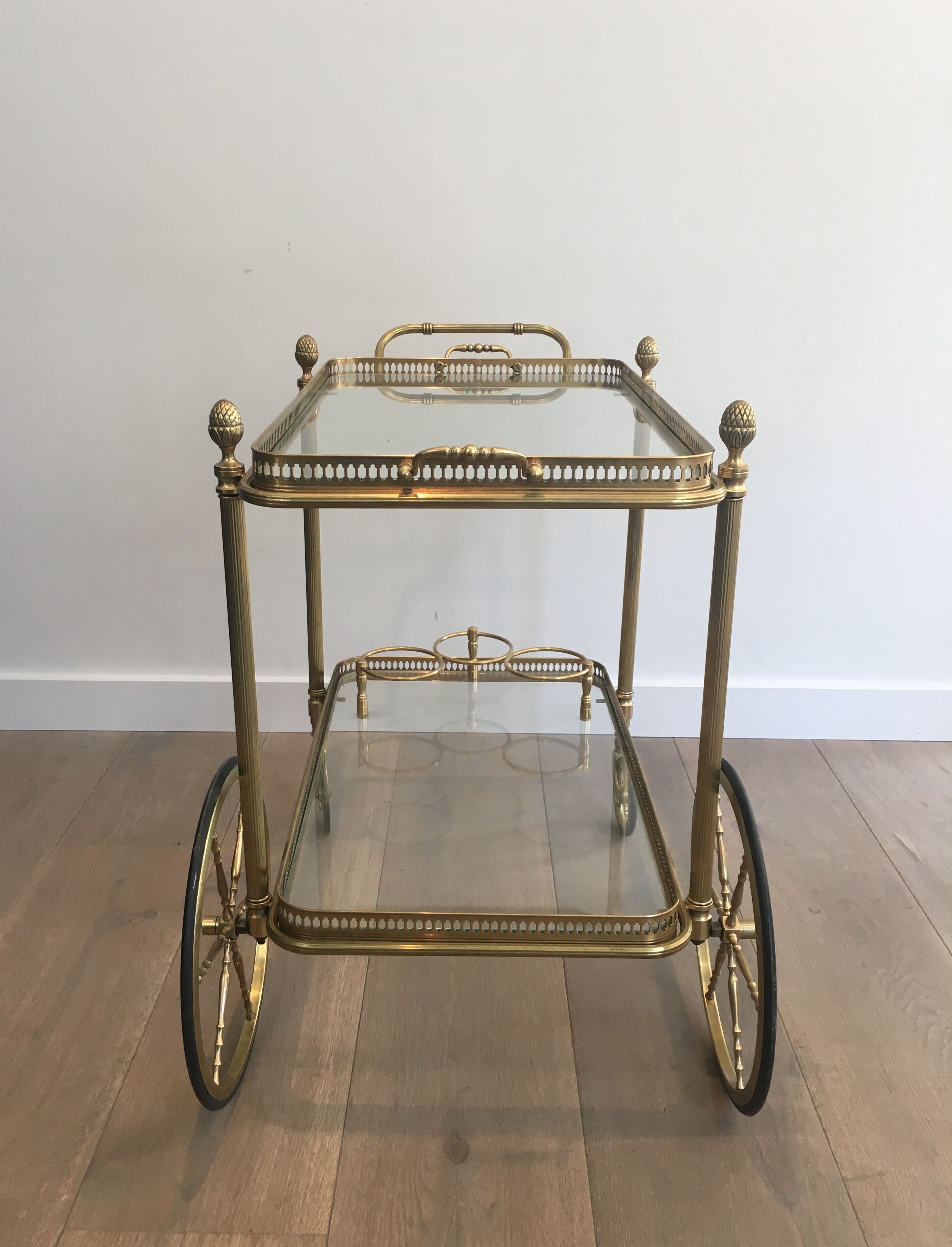 Rolling table neoclassical style