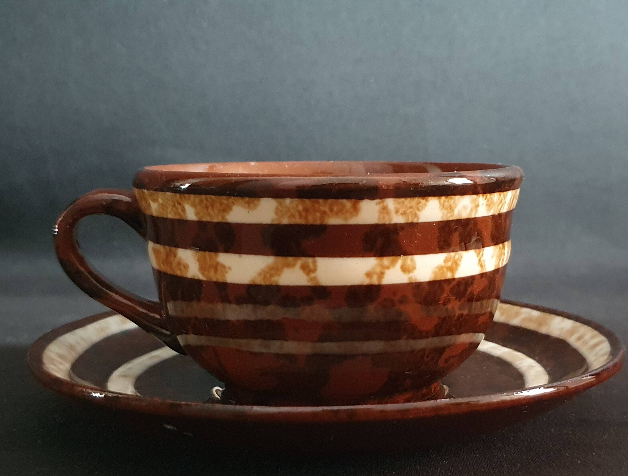 English earthenware cup in "Mary" style, Sarreguemines.