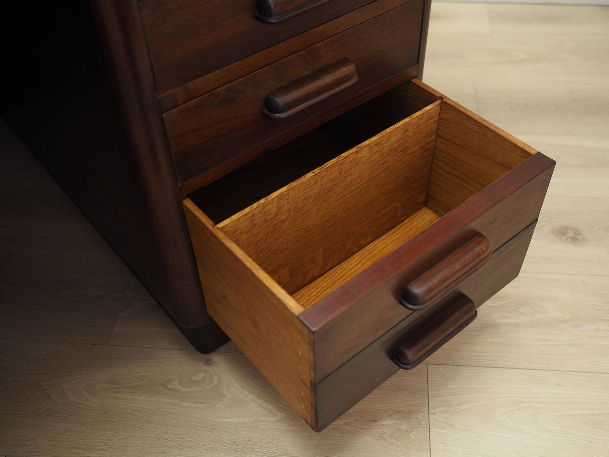 Bureau danois en noyer, années 1960