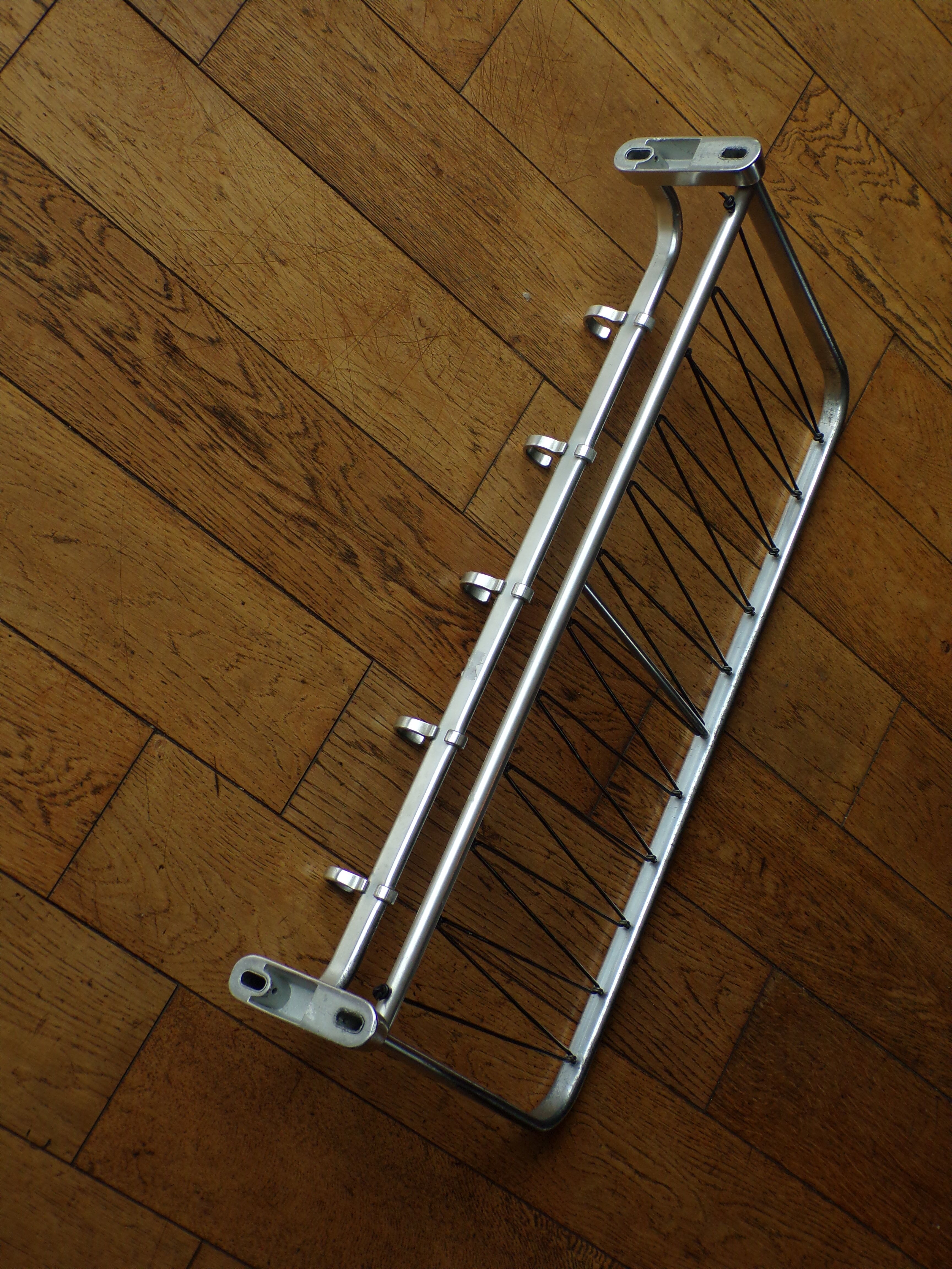 Coat rack style luggage rack