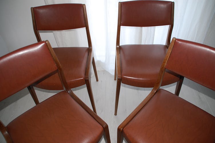 Suite de 4 chaises scandinaves des années 60