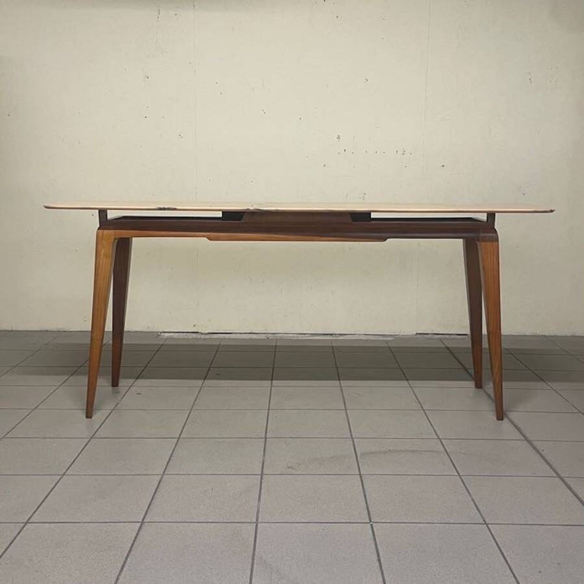 Console from the 1950s with a pink marble top and a cherry wood frame.