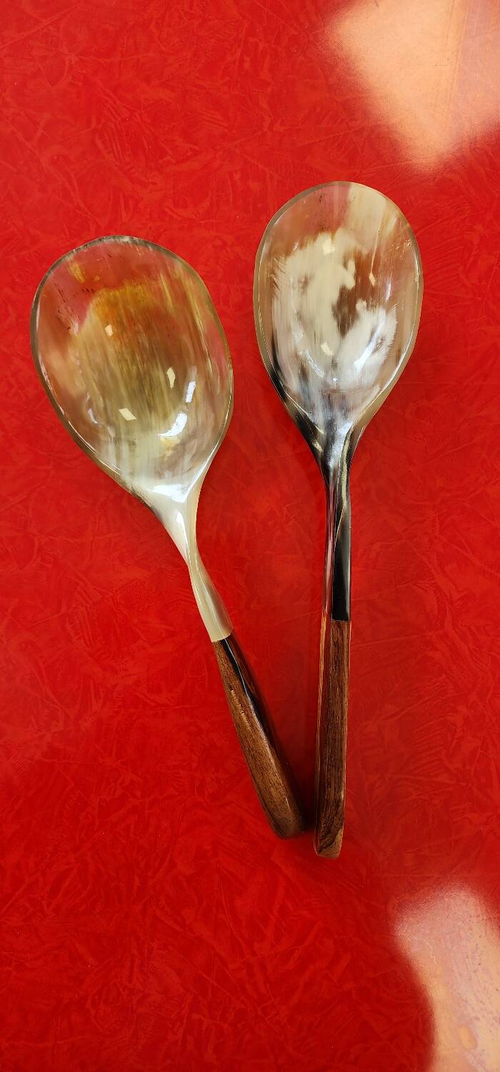 Salad server in buffalo horn and exotic wood