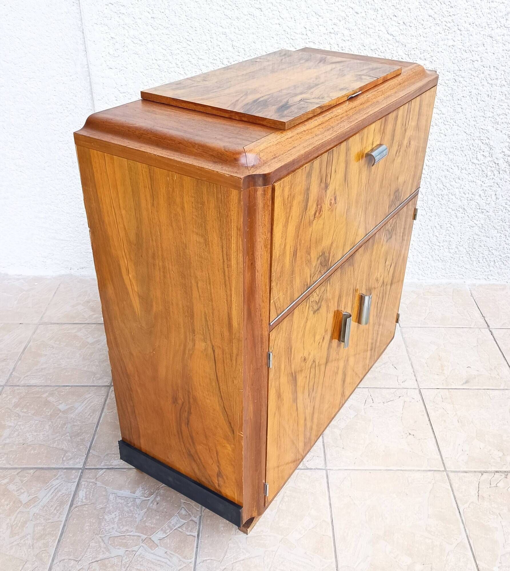 Art Deco walnut burl bar