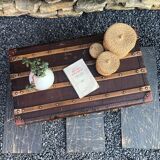 Travel trunk in wood and leather