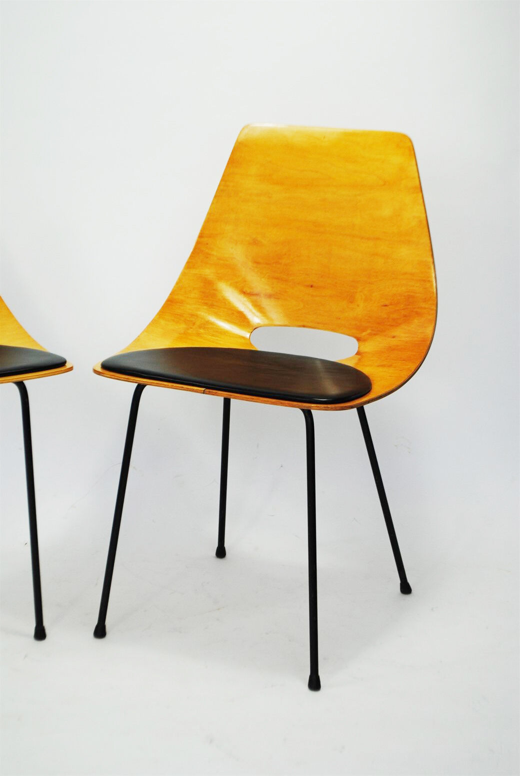 Chaise Tonneau par Pierre Guariche
