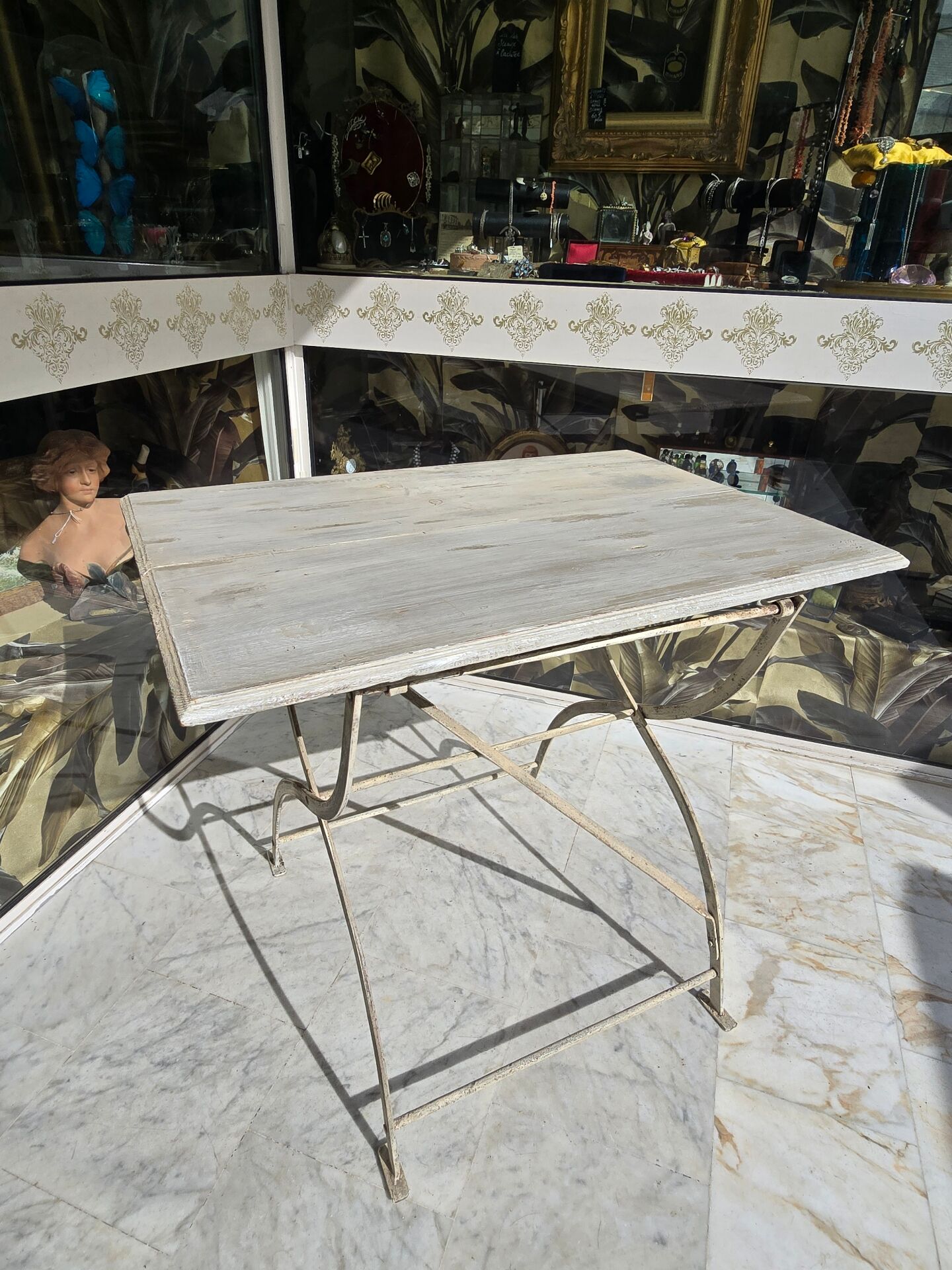 Ancienne table pliante