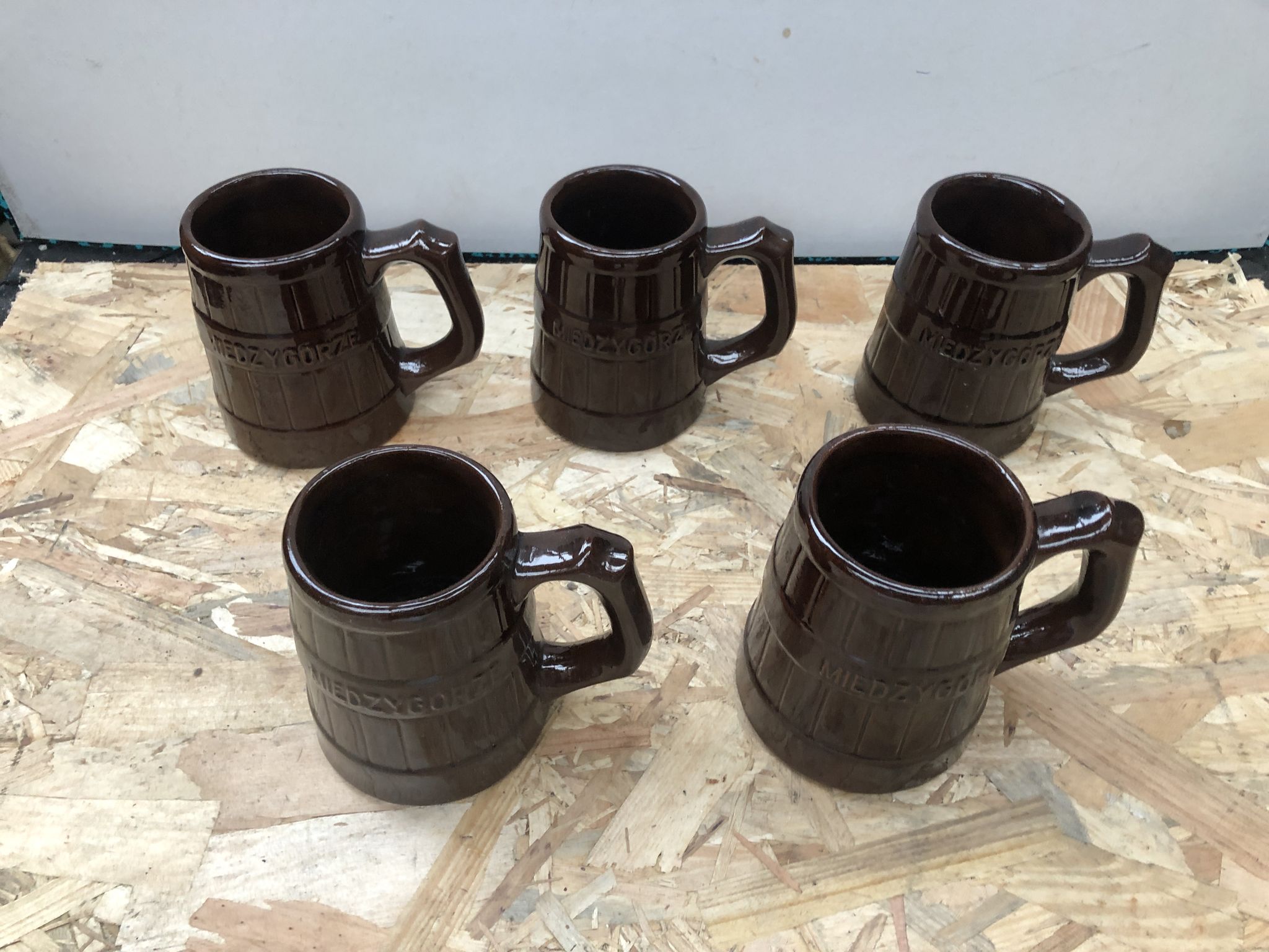 Serie 5 tasses chopes miedzygorze céramique marron vintage