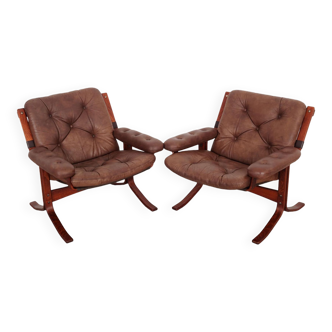 Ensemble de deux fauteuils en cuir, design norvégien, années 1970, production: Norvège