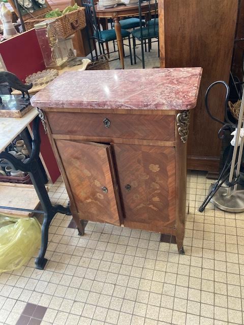 Small entrance cabinet