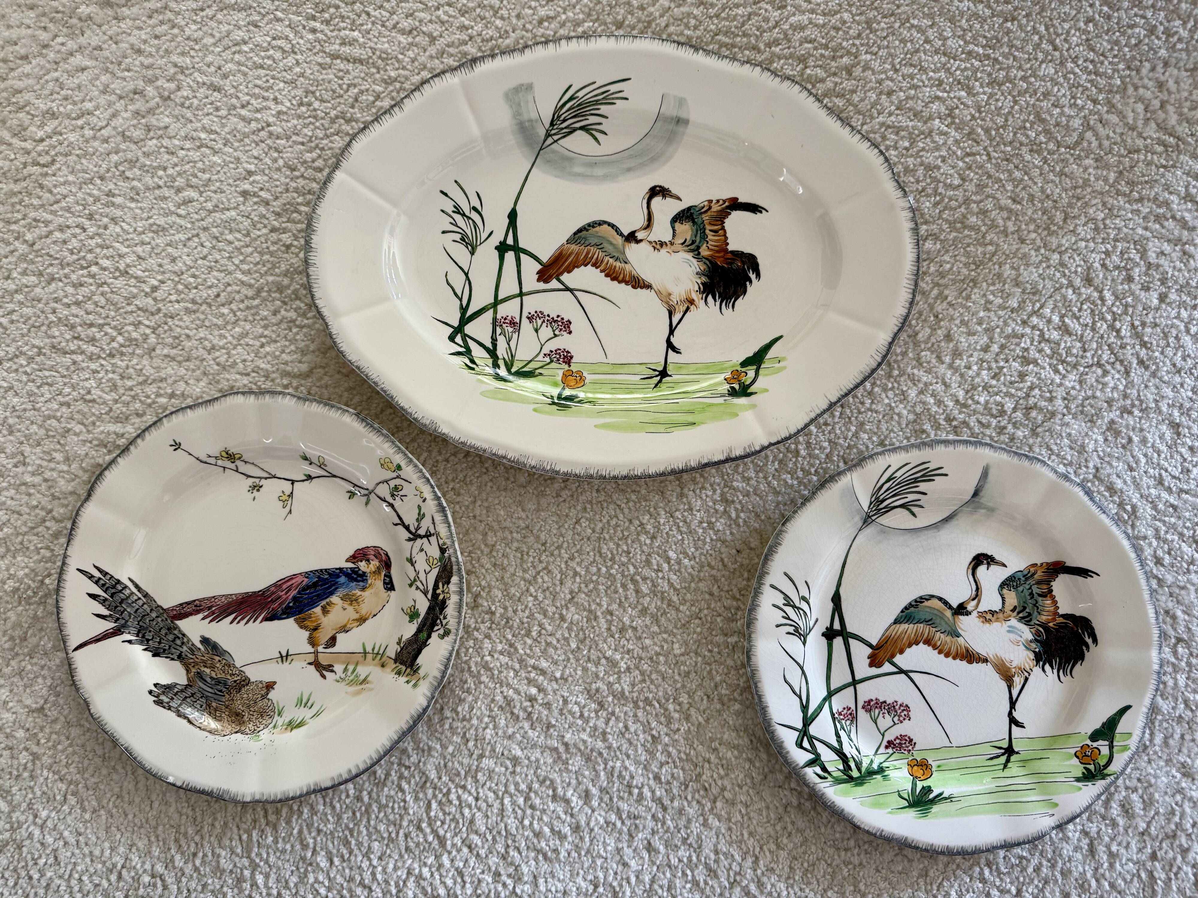 Service de table assiettes et plats Gien modèle grands oiseaux