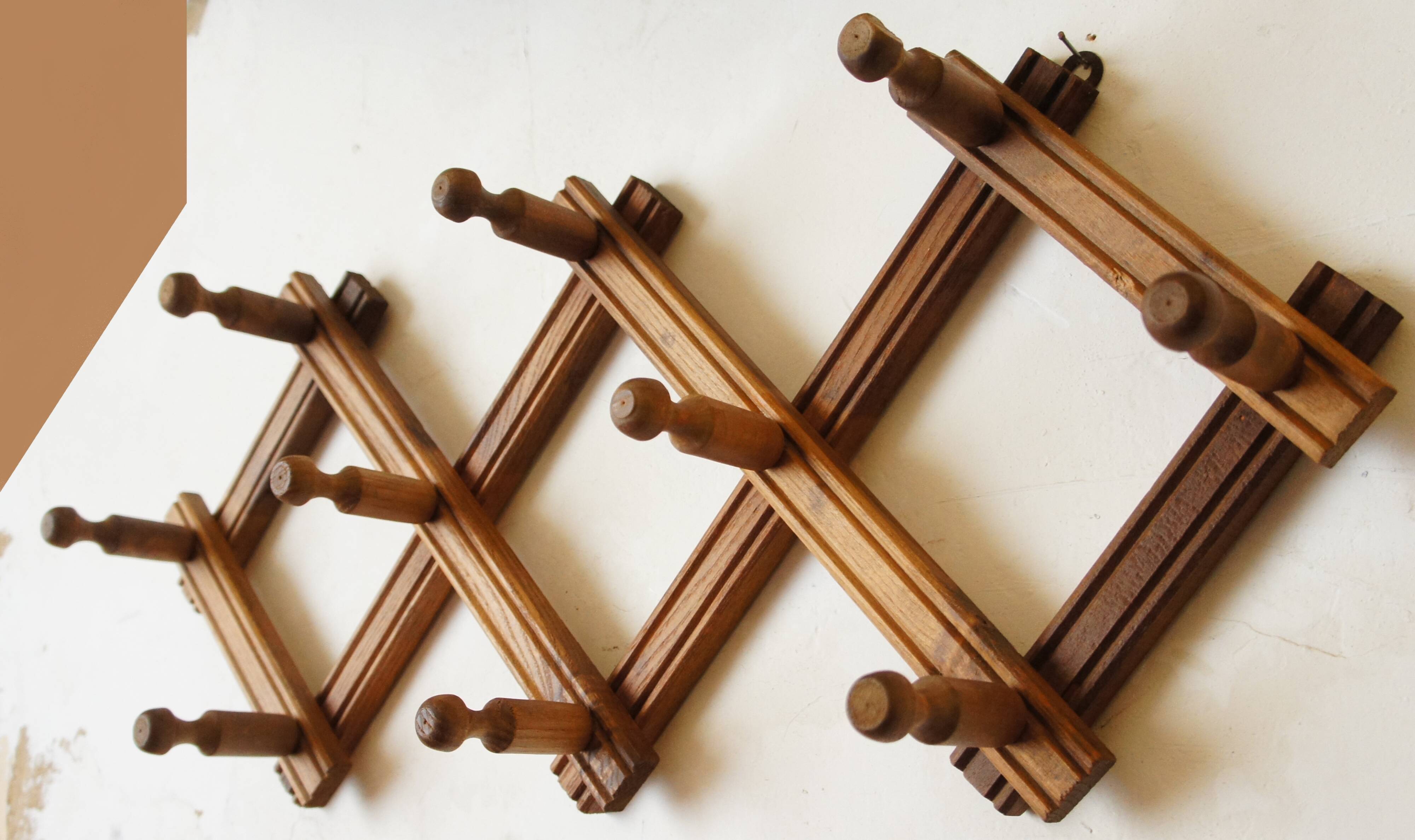 Wall coat rack "accordion" in solid wood