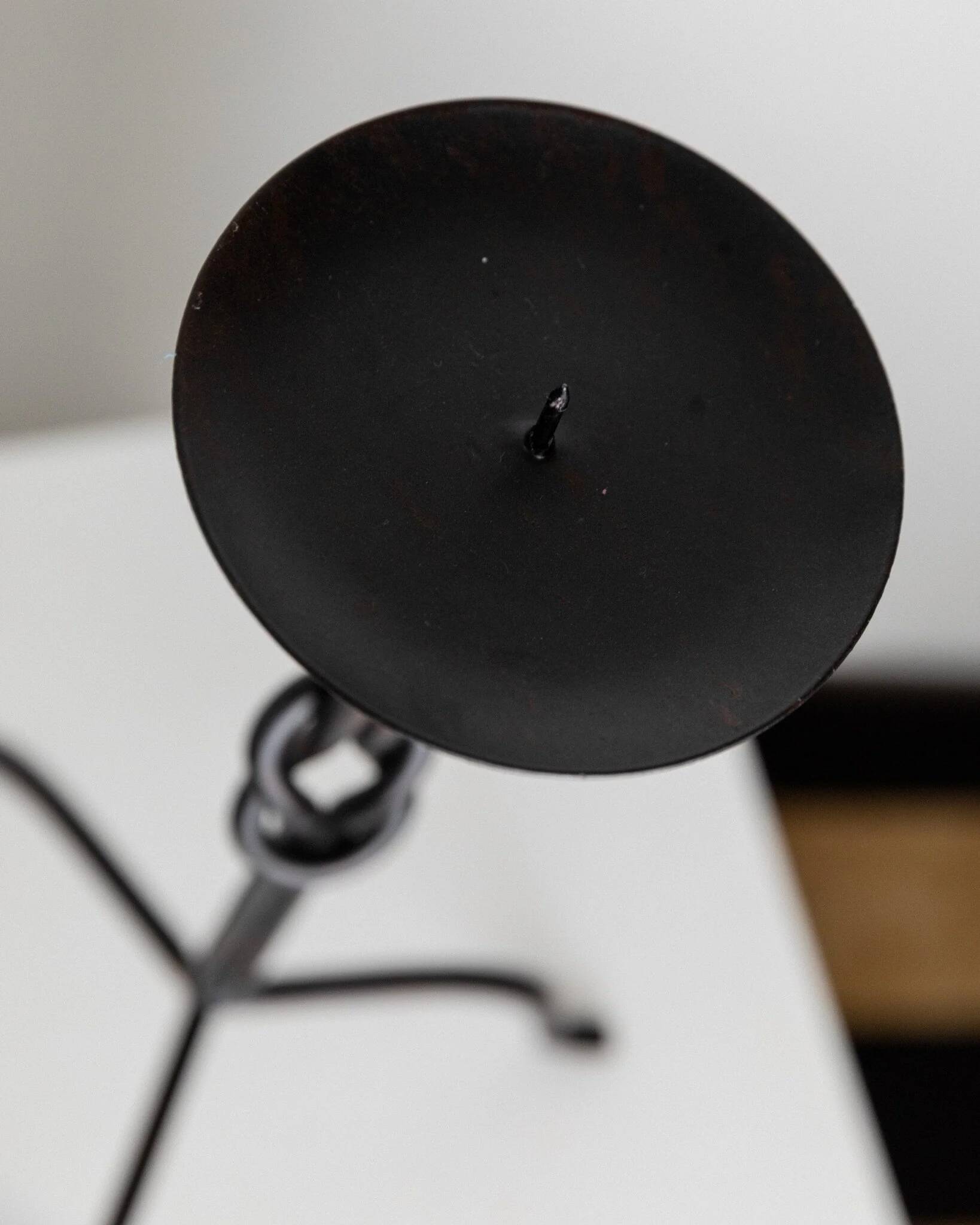 Bougeoir en fer forgé noir avec détail de nœud - Centre de table vintage brutaliste italien des années 1970