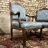 Paire de fauteuils en bois naturel de style régence xix eme siècle