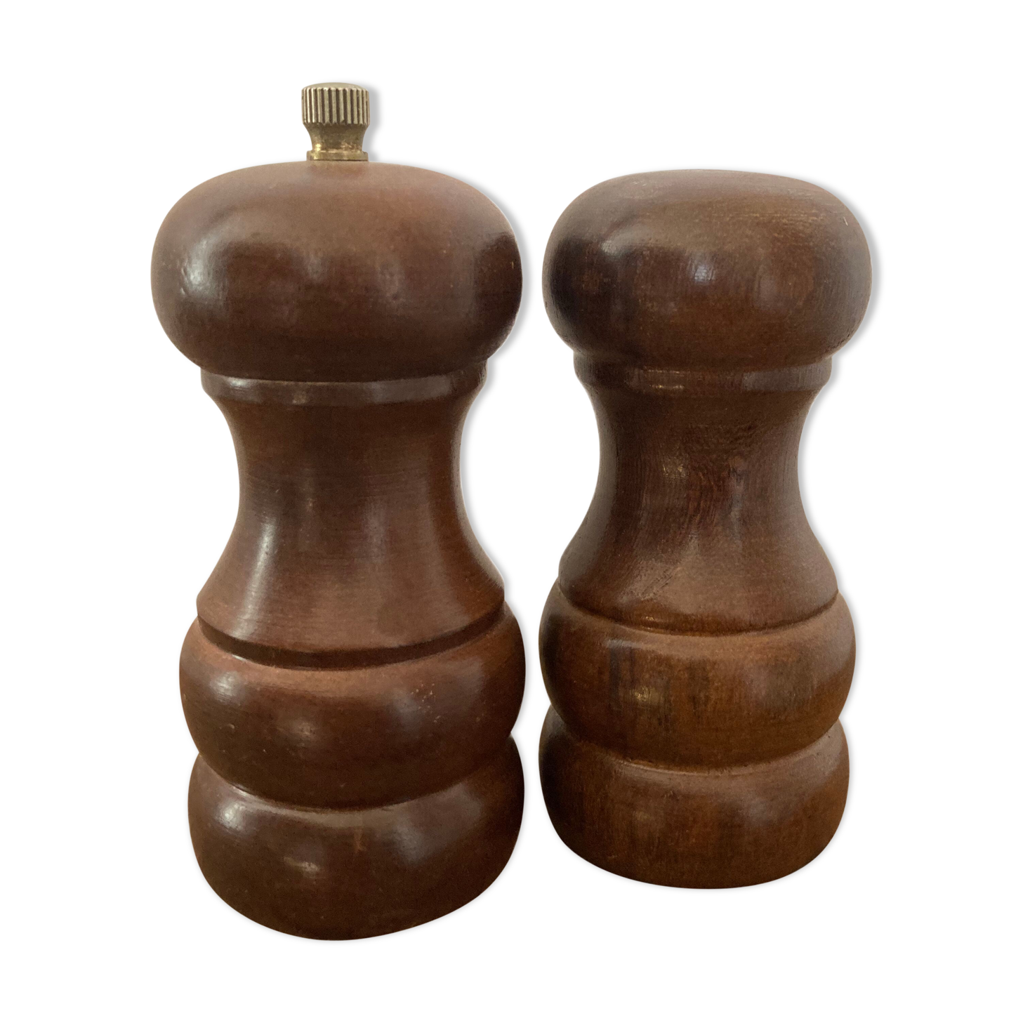 Salt and pepper shaker