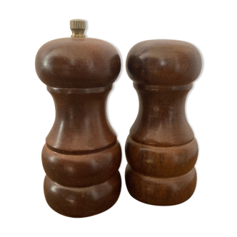 Salt and pepper shaker