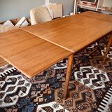 Scandinavian extendable table