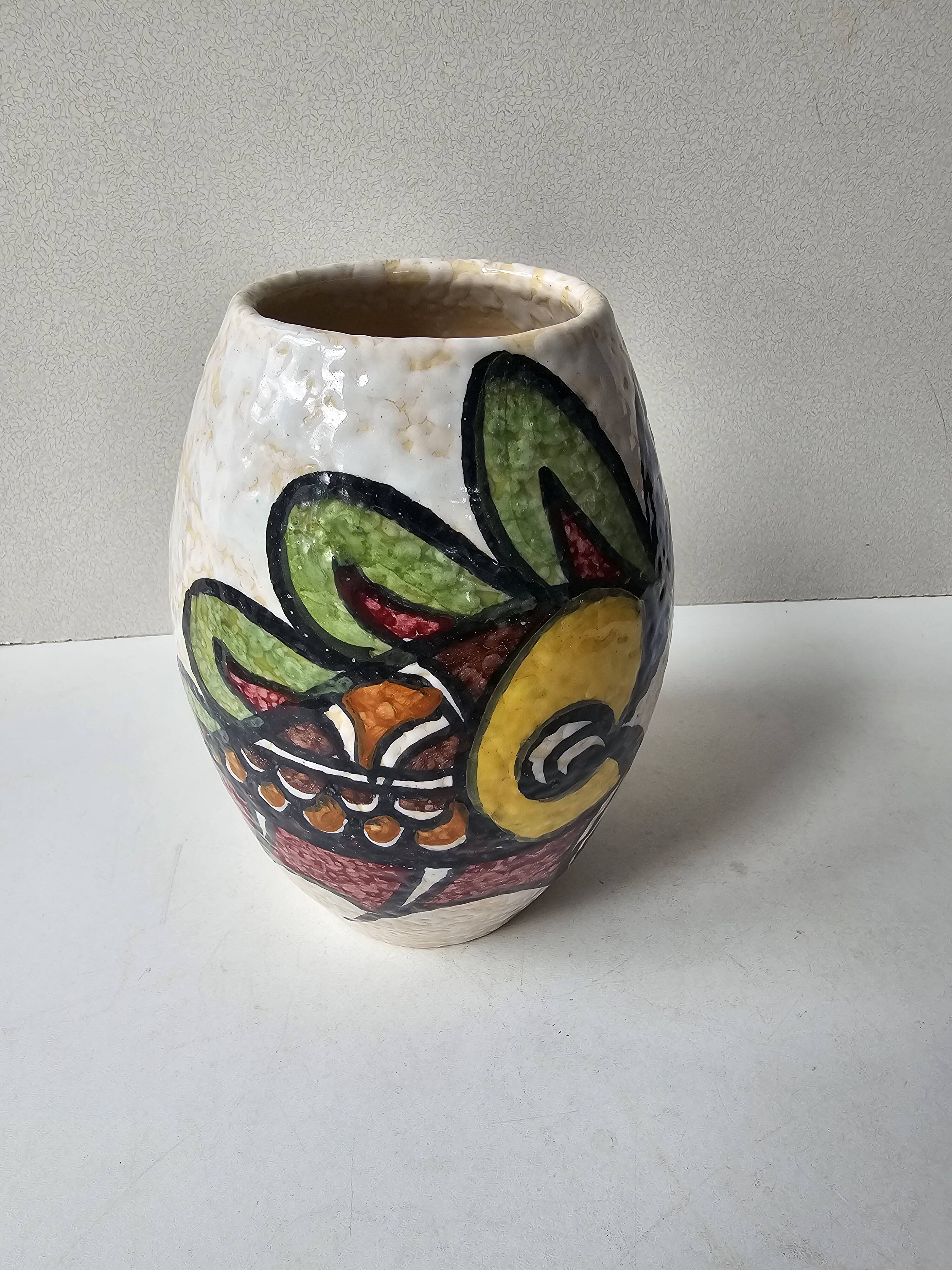 Ceramic vase with geometric pattern (Pablo Sanguino)