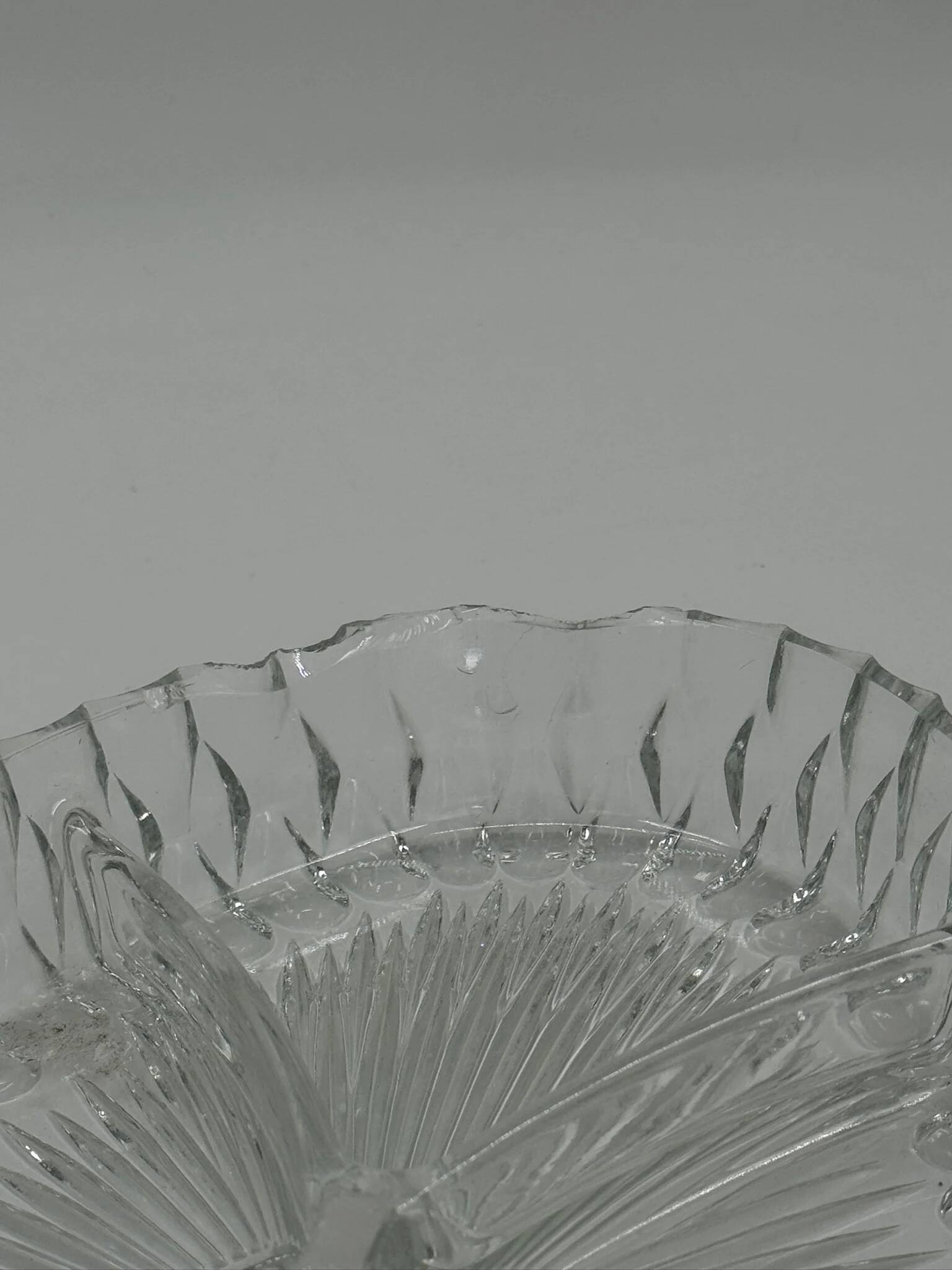 Plat de service vintage compartimenté en verre pressé