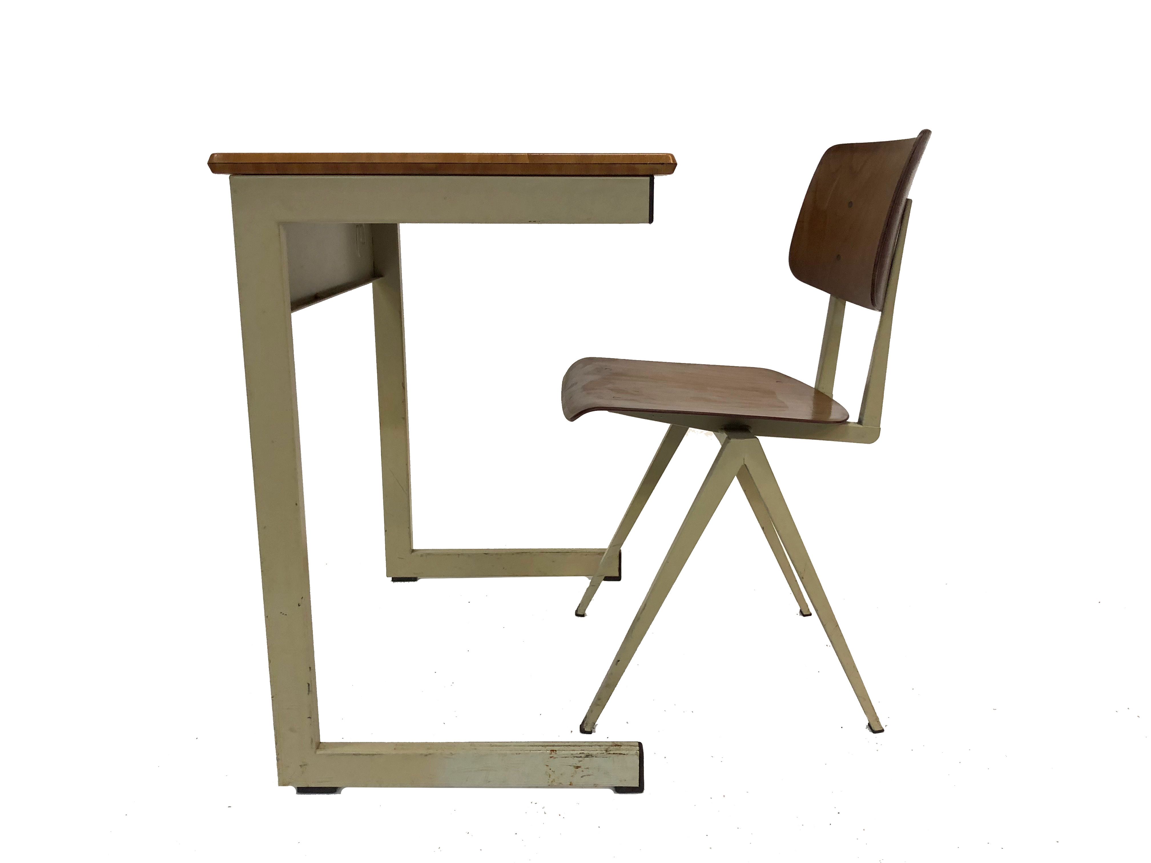 Chaise et bureau d’école vintage Galvanitas aux Pays-Bas