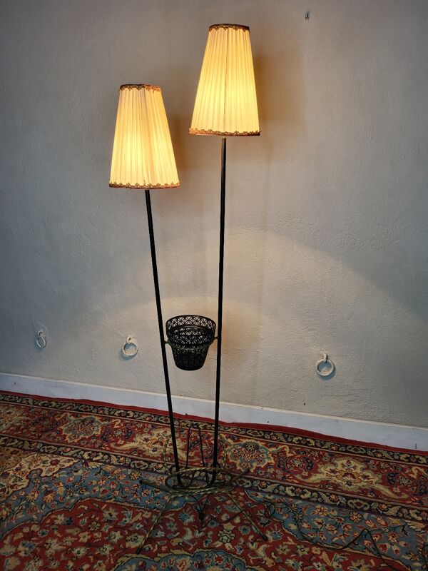 Lampadaire porte revue en fer forgé vintage