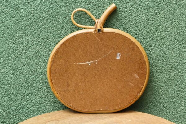 Paire de miroirs pomme en rotin