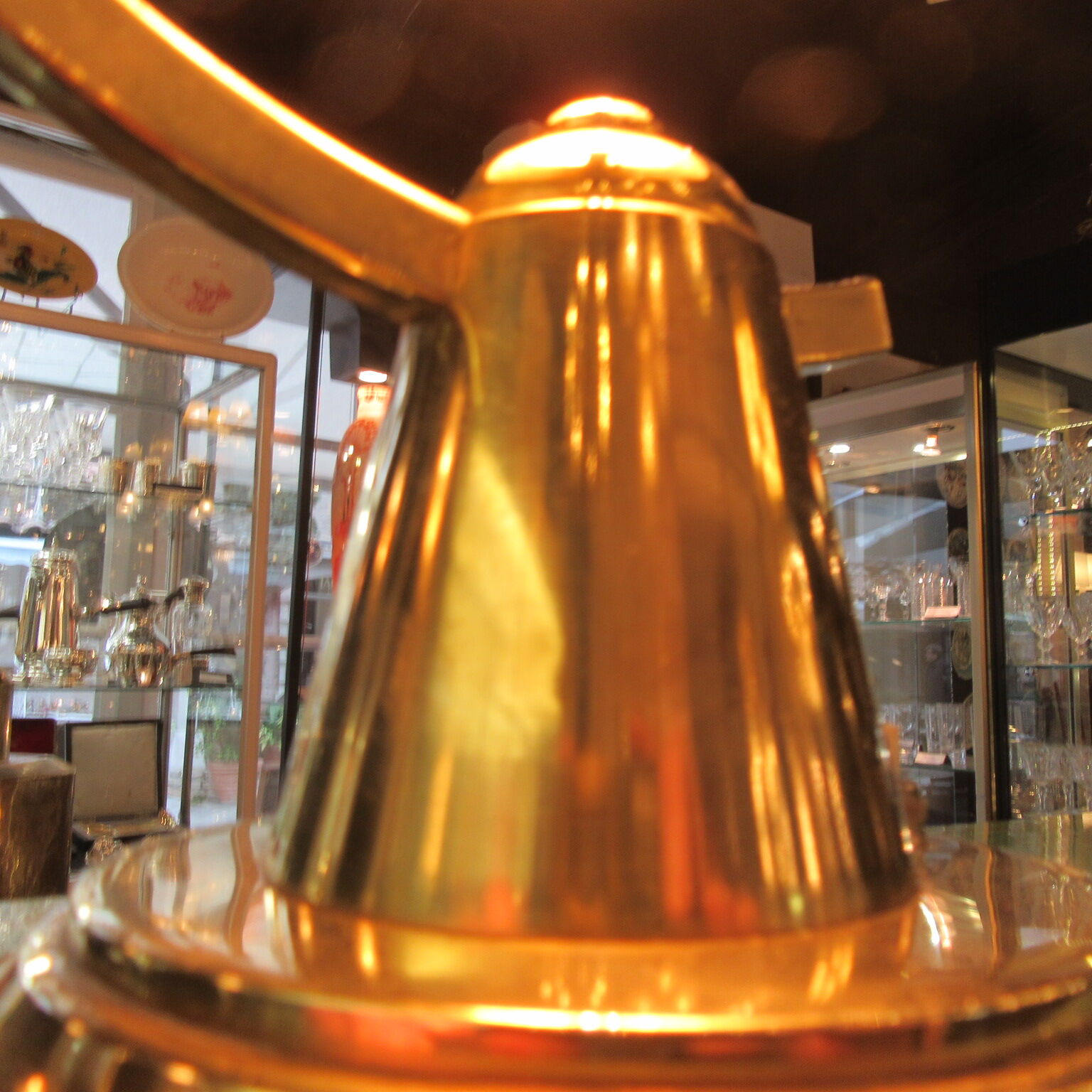Lampe à poser en laiton doré