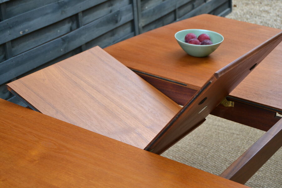 Table à manger à rallonge papillon par McIntosh