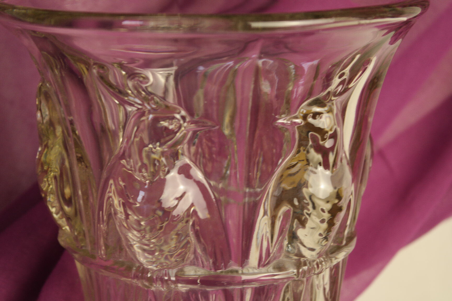 Vase with parakeets in art deco glass