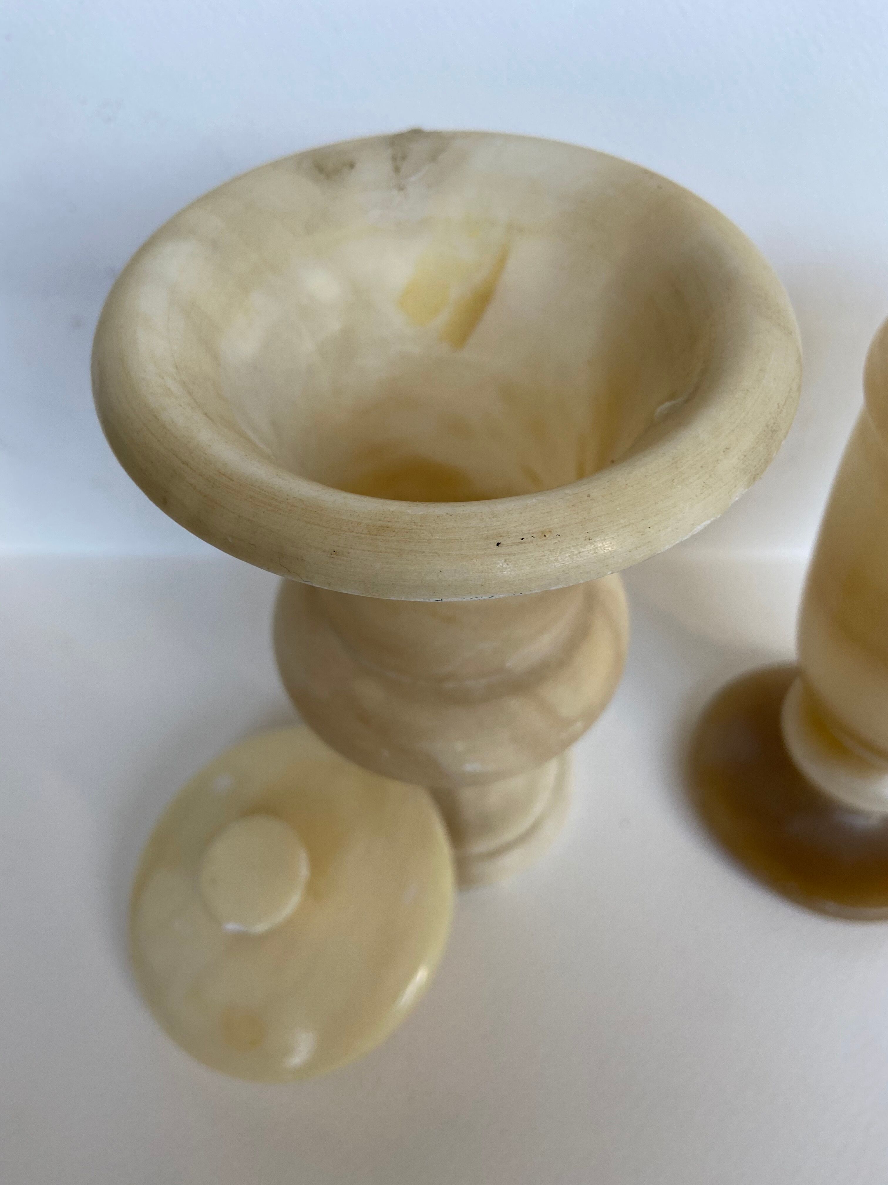 Paire de vases Médicis