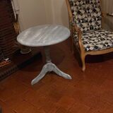 Patinated wooden pedestal table
