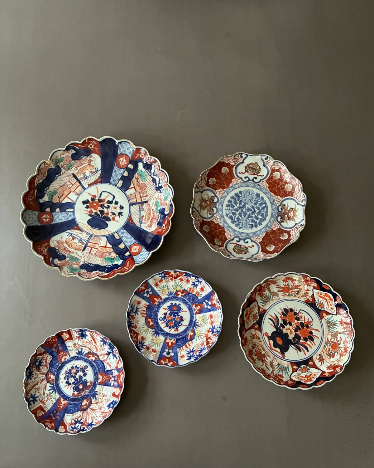 Set of Imari dishes and plates Japan 19th century