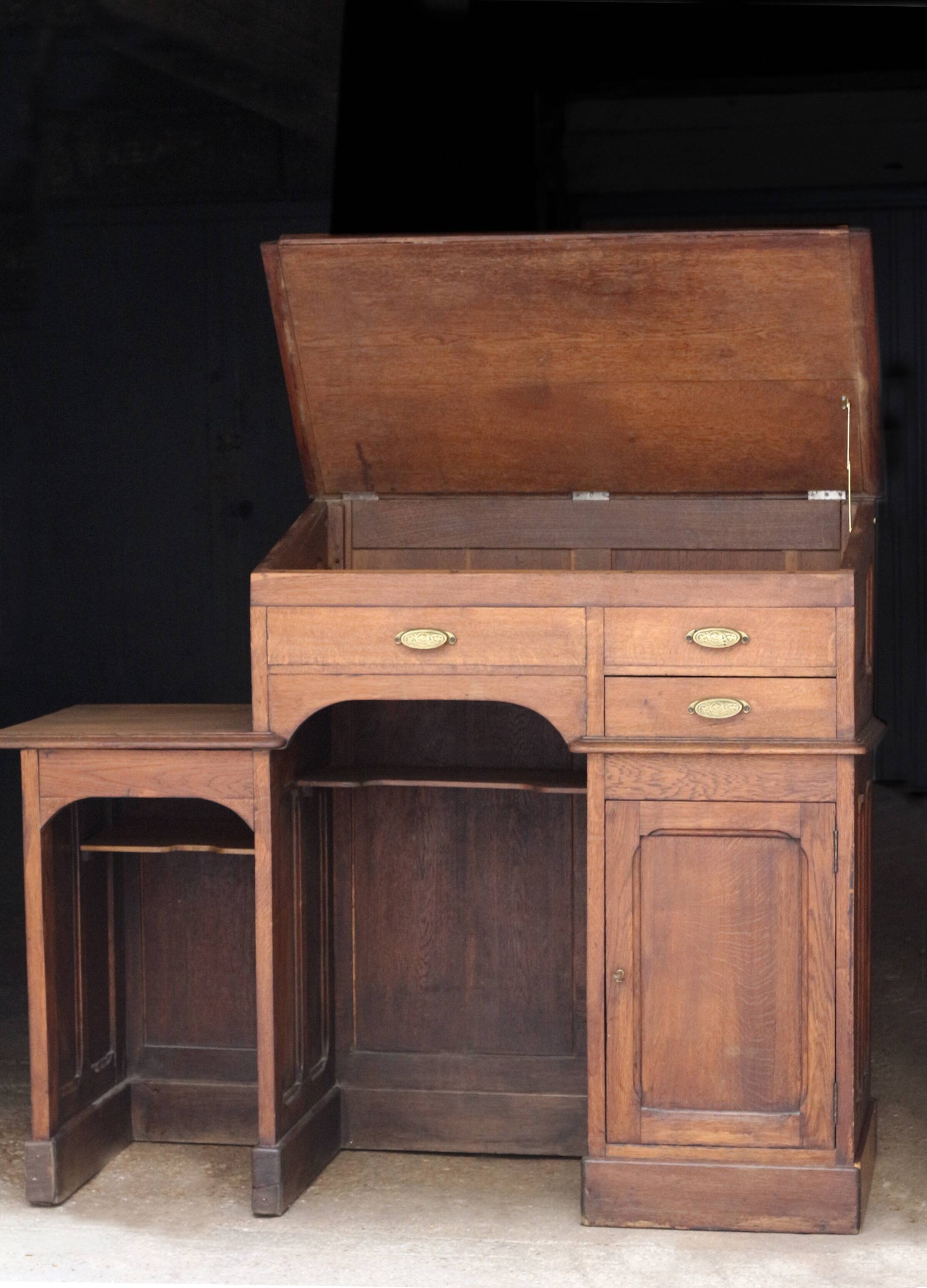 Trade furniture: magnificent oak counter from the late 19th / early 20th century