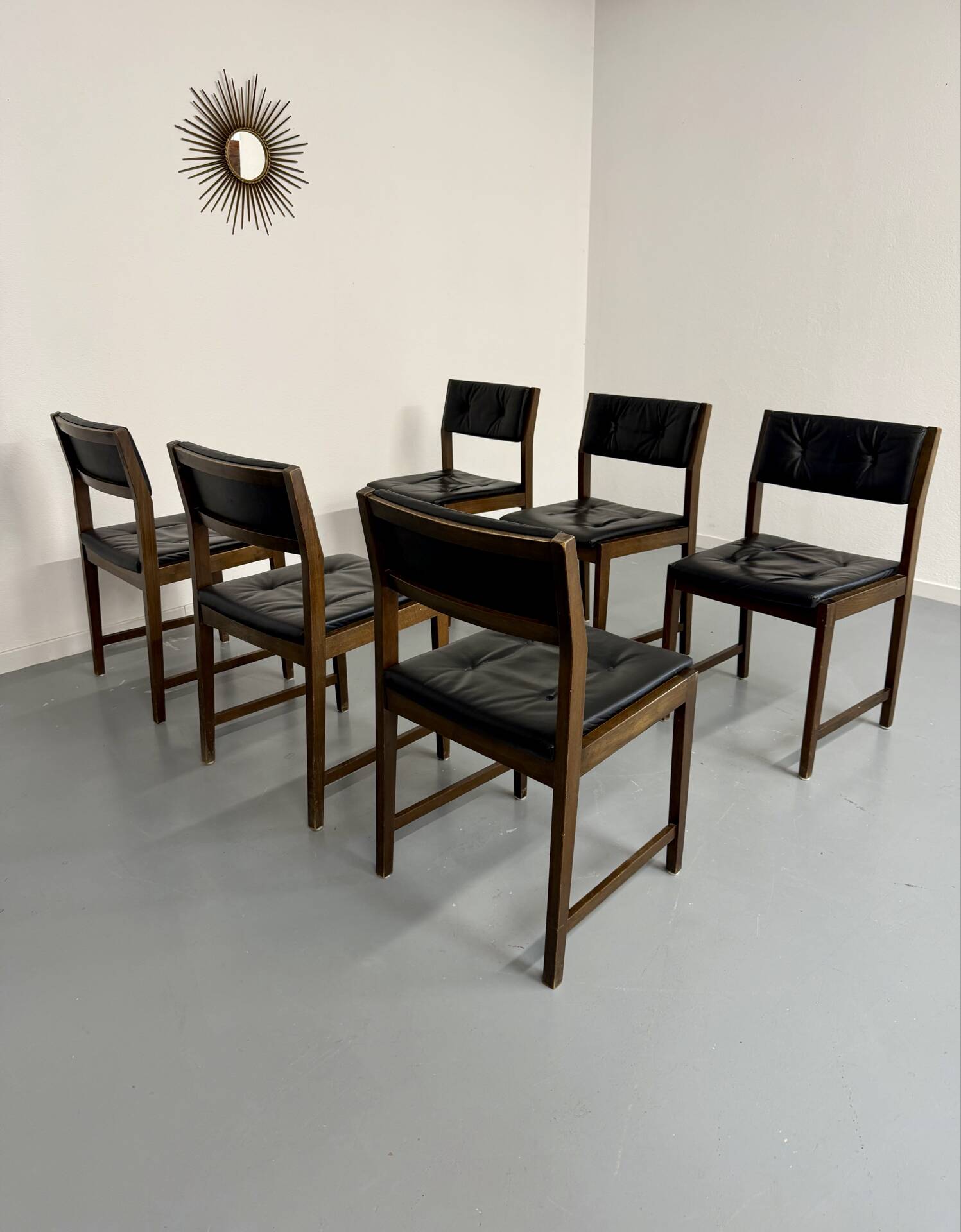 Lot of 6 Scandinavian design chairs in wood and black faux leather an70.