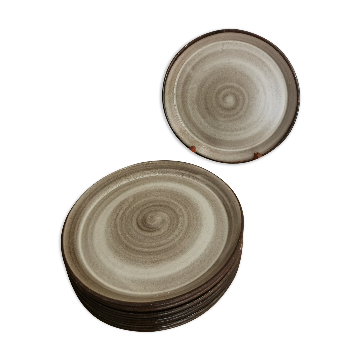 8 flat plates in vintage ceramic