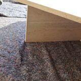 Table basse triangle travertin.