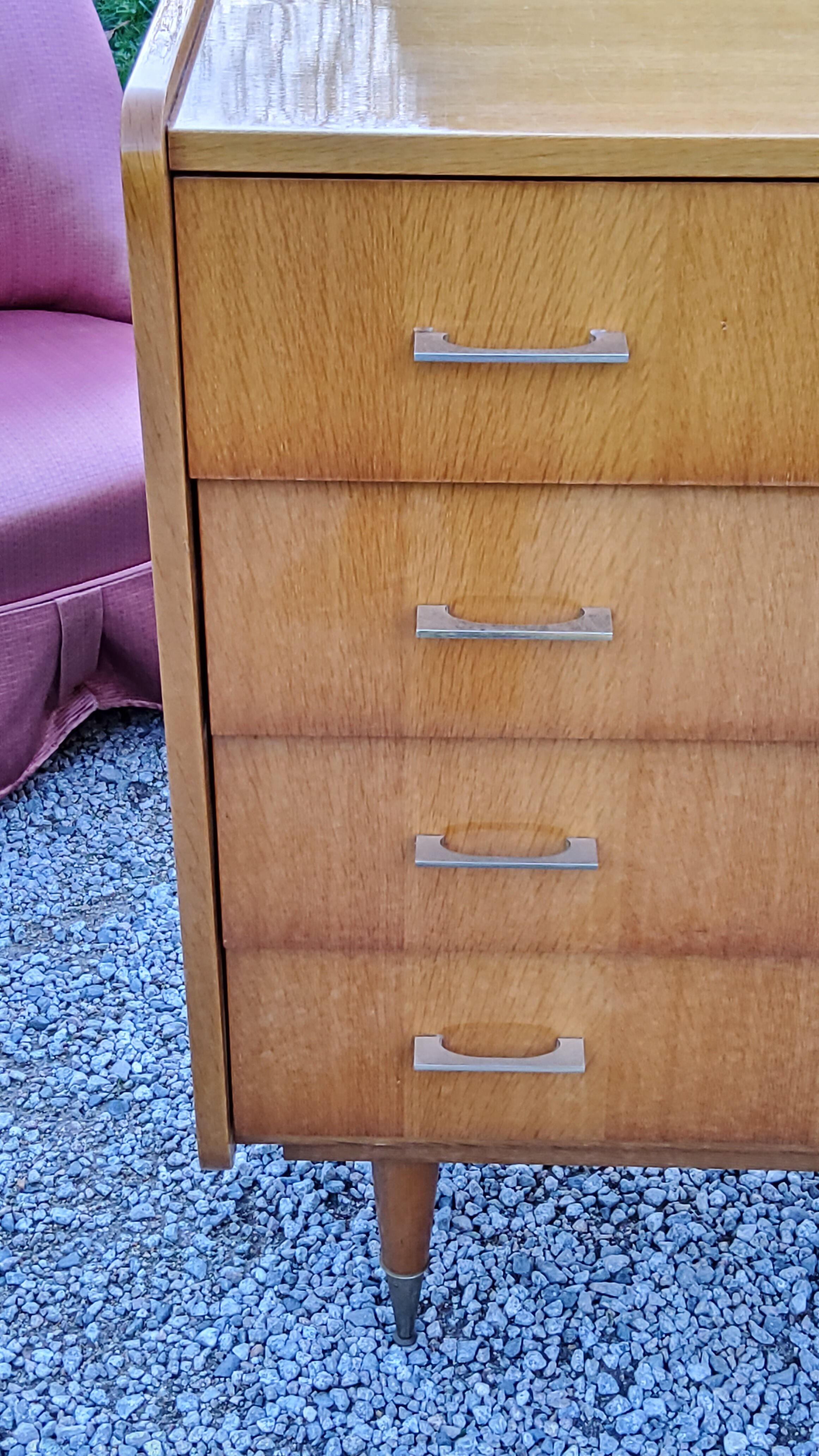 Vintage chest of drawers from the 60s in blond oak 4 drawers conical feet