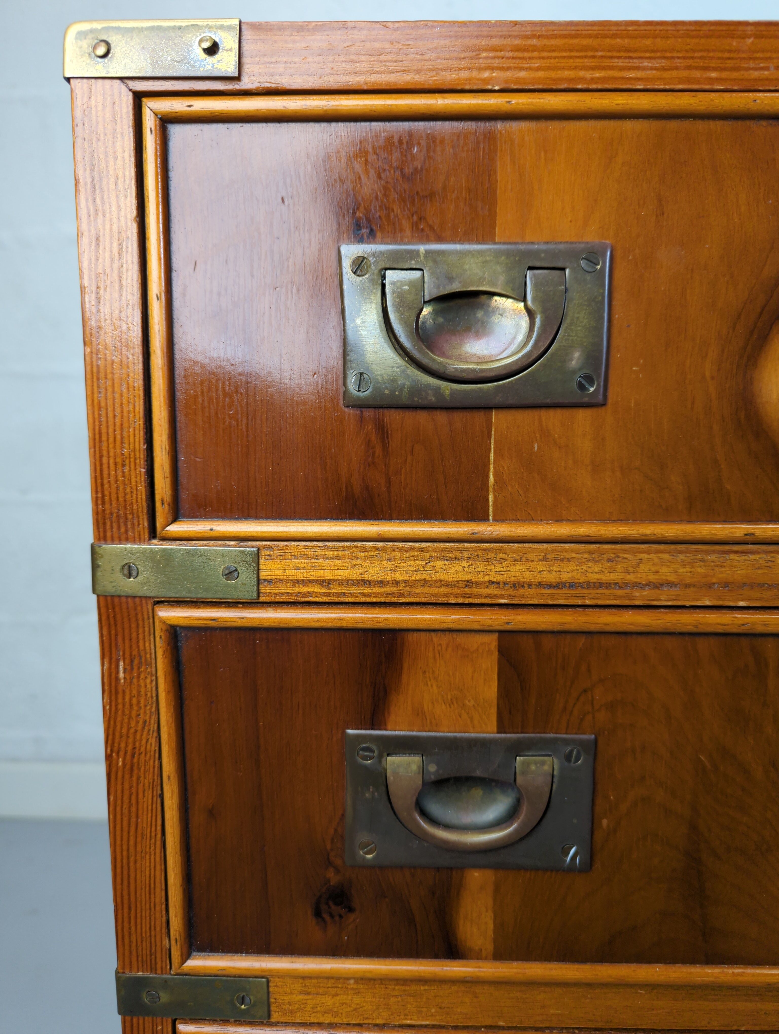 Commode marine secretary