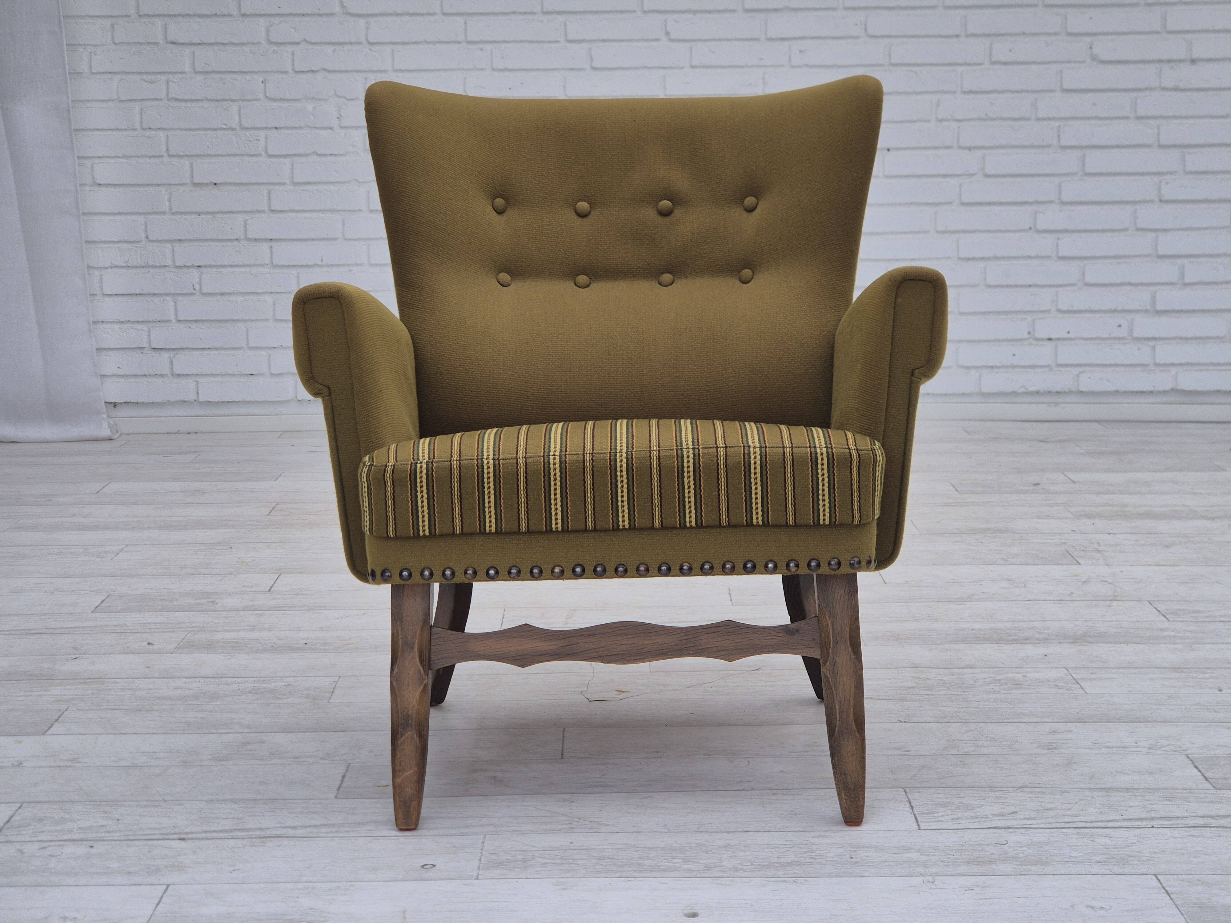 Chaise longue danoise des années 1970, mobilier vert d'origine en laine, bois de chêne.