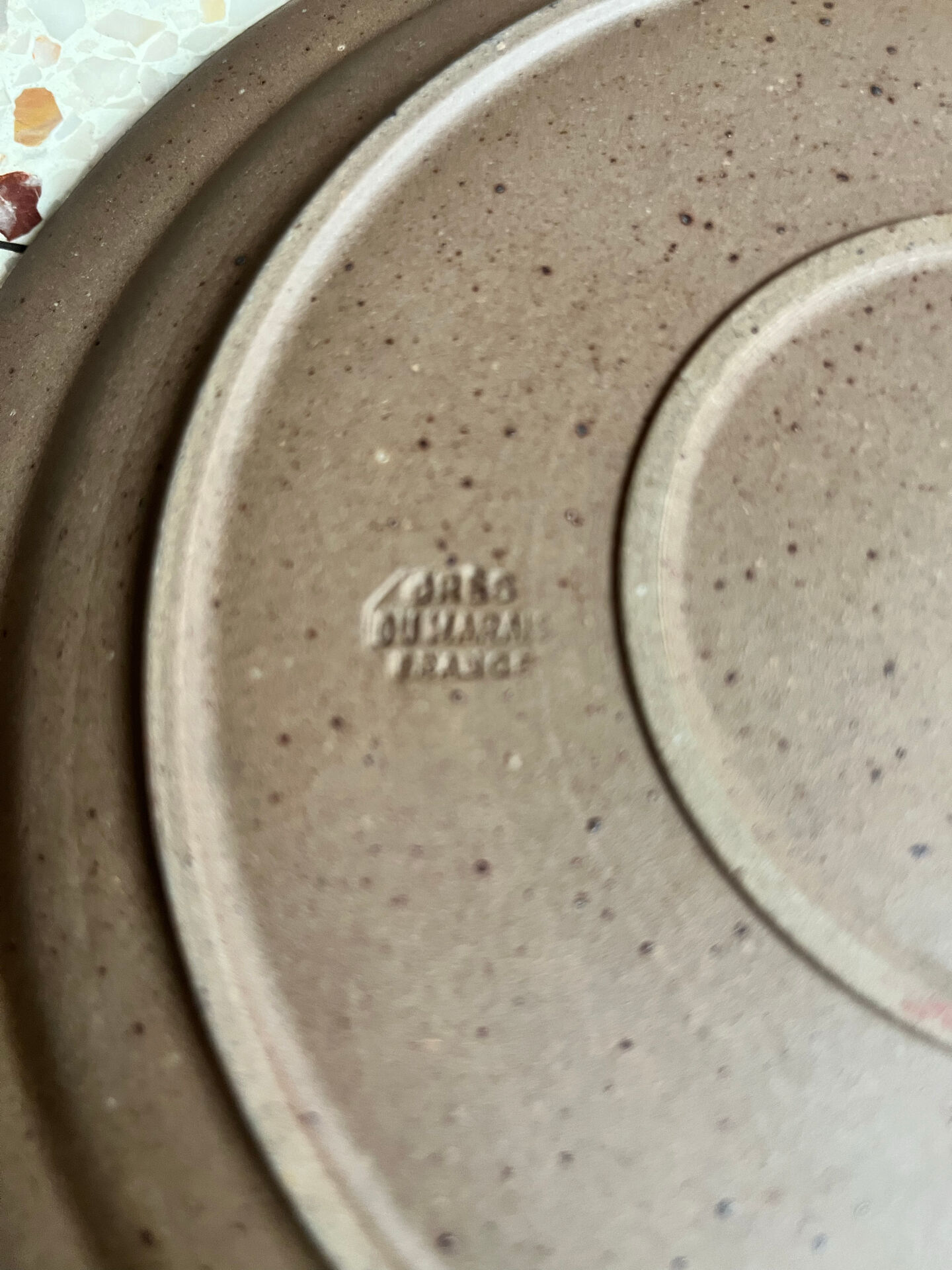 6 assiettes plates en grès 