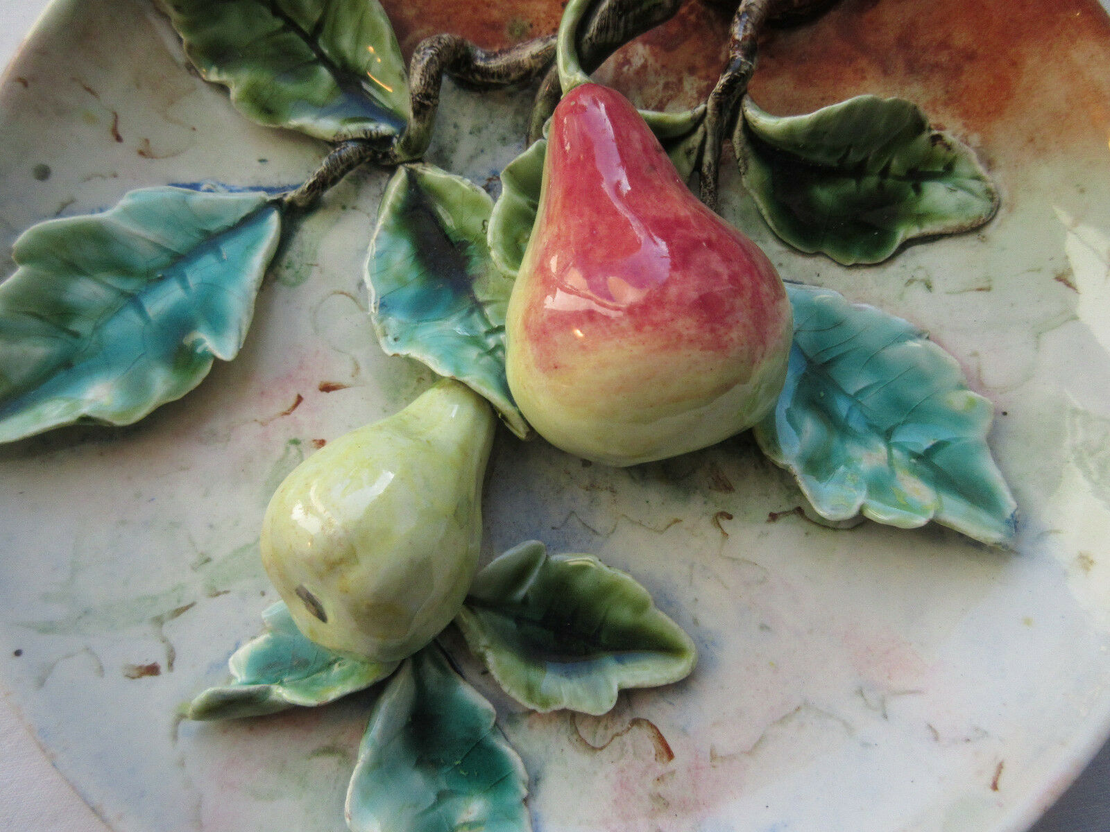 Slurry plate, trompe l'oeil sculpture: pears or apples, your choice