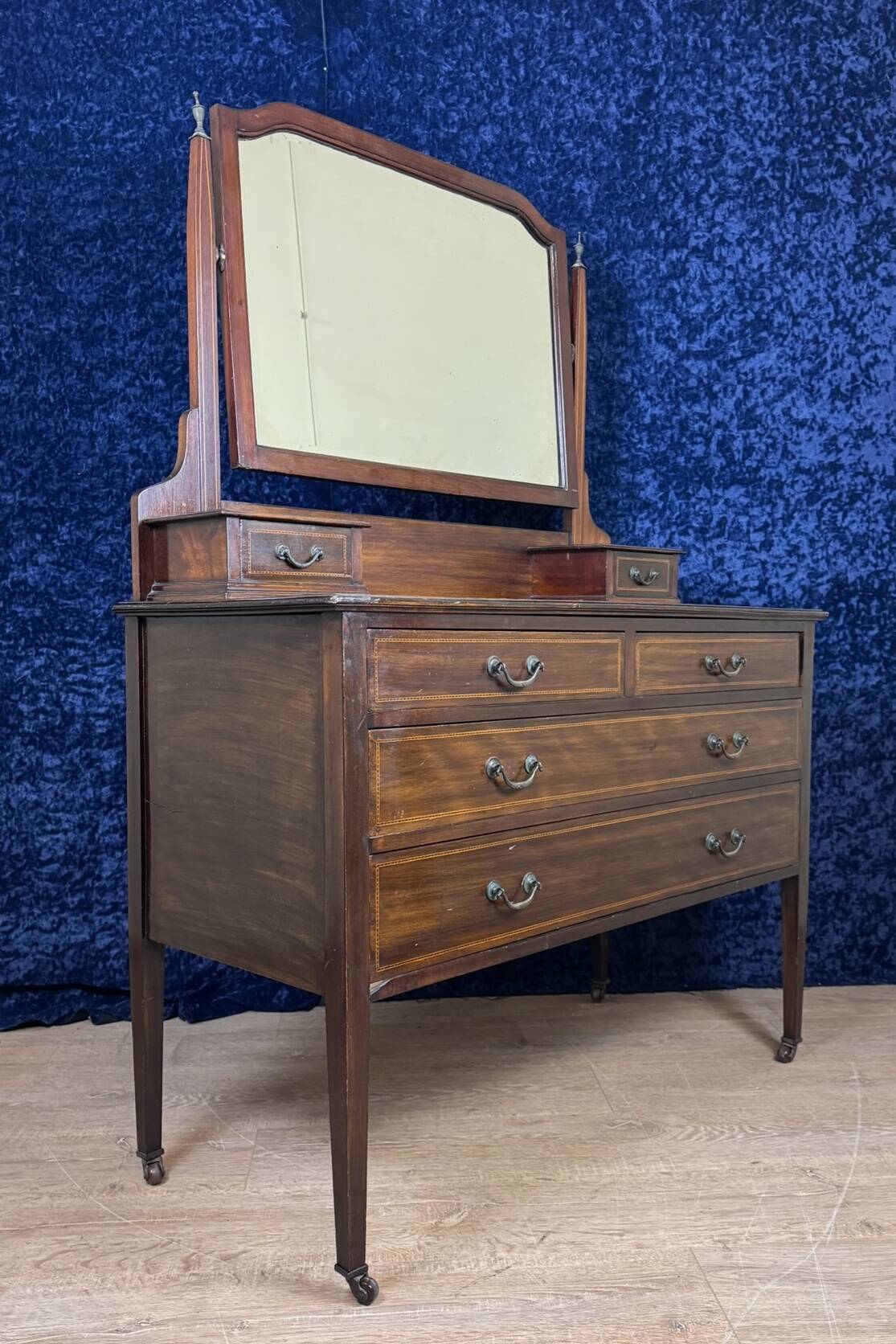 Superb English mahogany psyche chest of drawers circa 1880