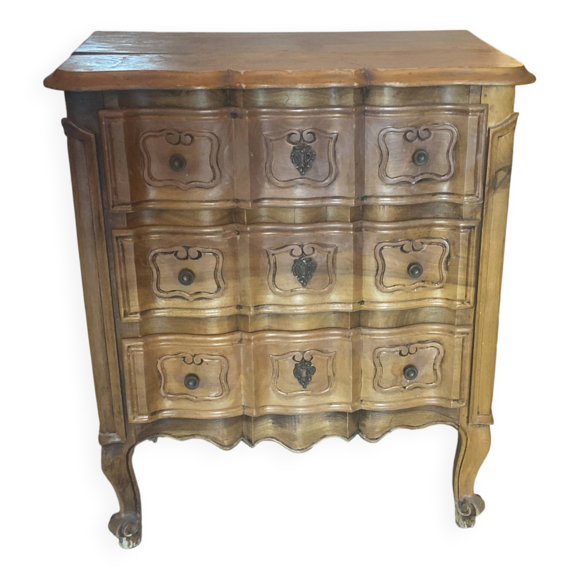 Small Provençal jump commode in light wood in Louis XV style.