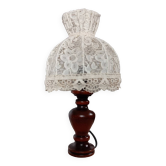 Lampe à poser ambiance romantique bois et dentelle, rétro chic